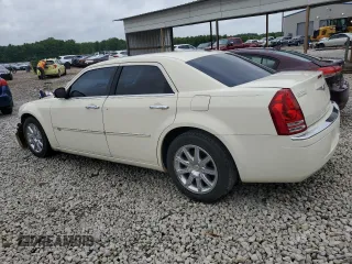 2009 Chrysler 300 C Hemi z VIN 2C3KA63TX9H619703, wystawiony jako Copart lot #60902075 z przebiegiem 140 003 mil mil oraz Szkoda całkowita • Salvage title. Historia ofert i sprzedaży dostępna na DreamBid. Obrazek 2.