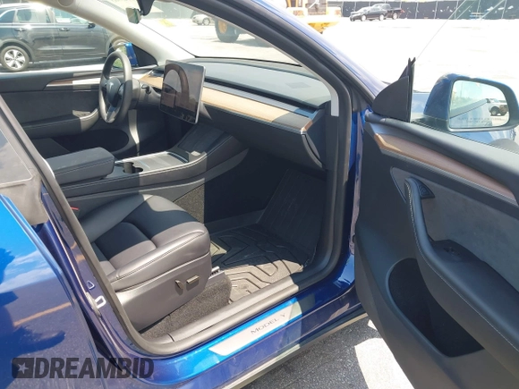 2024 Tesla Model Y с VIN 7SAYGDED5RF015208, выставлен на аукционе IAAI как лот 42723983 с пробегом 10 223 миль миль и . История ставок и продаж доступна на DreamBid. Изображение 5.