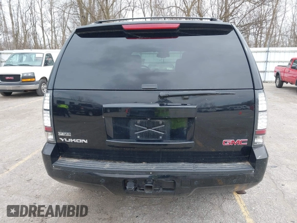 2011 GMC Yukon SLT with VIN 1GKS2CE01BR347675, listed as a IAAI auction lot 41931635 with 247,817 mi miles. Bid and sale history available at carsss.com. Image 16.