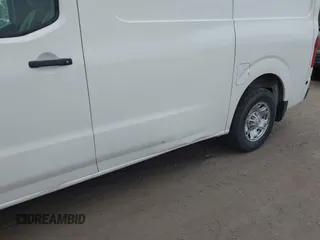 2020 Nissan NV Cargo SV z VIN 1N6BF0KM7LN809782, wystawiony jako IAAI lot #41962006 z przebiegiem 113 670 mil mil oraz . Historia ofert i sprzedaży dostępna na DreamBid. Obrazek 6.