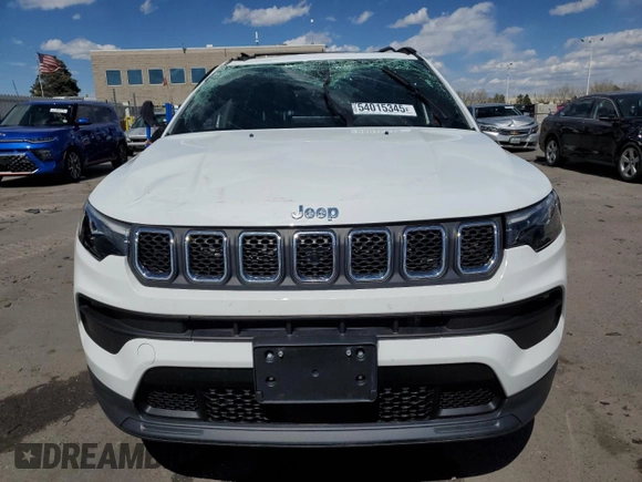 2023 Jeep Compass Latitude Lux с VIN 3C4NJDFN3PT517934, выставлен на аукционе Copart как лот 54015345 с пробегом 13 279 миль миль и Списание • Salvage title. История ставок и продаж доступна на DreamBid. Изображение 5.