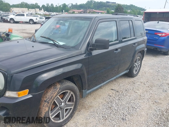 2008 Jeep Patriot Sport z VIN 1J8FF28W98D798783, wystawiony jako IAAI lot #42289785 z przebiegiem 116 453 mil mil oraz . Historia ofert i sprzedaży dostępna na DreamBid. Obrazek 6.