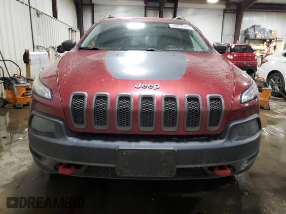 2015 Jeep Cherokee Trailhawk with VIN 1C4PJMBB8FW576765, listed as a Copart auction lot 49097925 with 299,877 mi miles and Clean Title. Bid and sale history available at DreamBid. Image 5.