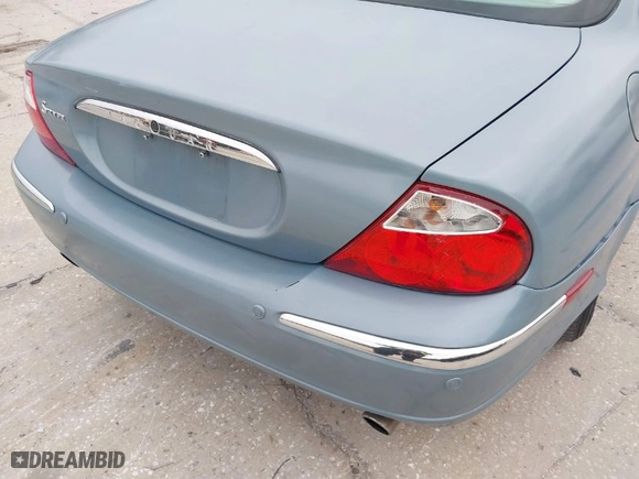 2004 Jaguar S-Type with VIN SAJEA01T44FN03885, listed as a IAAI auction lot 41363610 with 260,228 mi miles. Bid and sale history available at carsss.com. Image 6.
