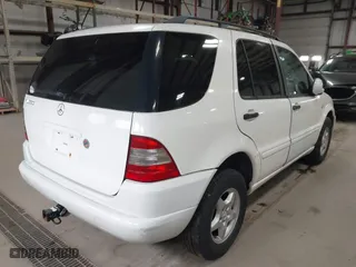 2000 Mercedes-Benz M-Class with VIN 4JGAB54E2YA166846, listed as a IAAI auction lot 41744657 with 226,711 mi miles. Bid and sale history available at carsss.com. Image 4.