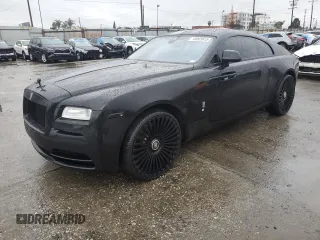 2015 Rolls-Royce Wraith z VIN SCA665C53FUX85085, wystawiony jako Copart lot #45003615 z przebiegiem 54 918 mil mil oraz Szkody całkowita. Historia ofert i sprzedaży dostępna na DreamBid. Obrazek 1.