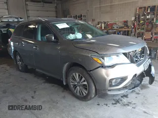 2018 Nissan Pathfinder S z VIN 5N1DR2MM7JC648995, wystawiony jako IAAI lot #41505026 z przebiegiem 128 885 mil mil oraz . Historia ofert i sprzedaży dostępna na DreamBid. Obrazek 1.