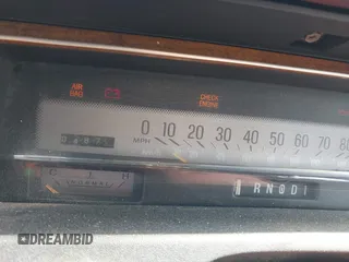 1990 Mercury Grand Marquis z VIN 2MECM74F9LX614526, wystawiony jako IAAI lot #42068697 z przebiegiem 4875 mil mil oraz . Historia ofert i sprzedaży dostępna na DreamBid. Obrazek 7.