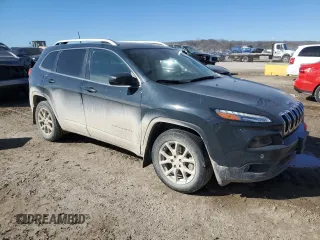 2018 Jeep Cherokee Latitude Plus with VIN 1C4PJLLX0JD584108, listed as a Copart auction lot 47093205 with 62,208 mi miles and Salvage Title. Bid and sale history available at carsss.com. Image 4.