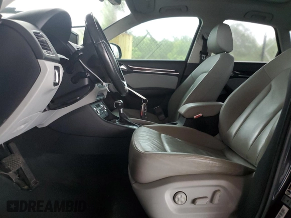 2015 Audi Q3 Premium Plus z VIN WA1BFCFS1FR005627, wystawiony jako Copart lot #56516085 z przebiegiem 106 653 mil mil oraz Czysty tytuł • Clean title. Historia ofert i sprzedaży dostępna na DreamBid. Obrazek 7.