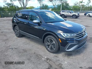 2024 Volkswagen Tiguan with VIN 3VV6B7AX7RM213144, listed as a IAAI auction lot 42523305 with 3,940 mi miles and . Bid and sale history available at DreamBid. Image 1.