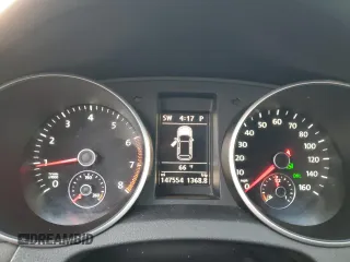 2013 Volkswagen Golf w/Conv & Sunroof с VIN WVWBB7AJ8DW030918, выставлен на аукционе Copart как лот 83351604 с пробегом 147 554 миль миль и Списание • Salvage title. История ставок и продаж доступна на DreamBid. Изображение 9.