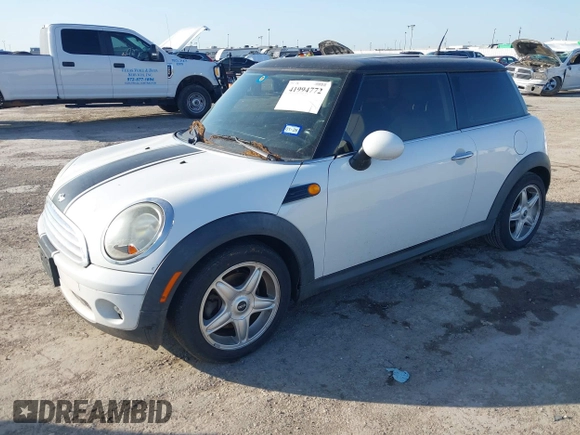 2009 MINI Cooper Hardtop with VIN WMWMF33569TZ20989, listed as a IAAI auction lot 41994772 with 152,944 mi miles. Bid and sale history available at carsss.com. Image 2.