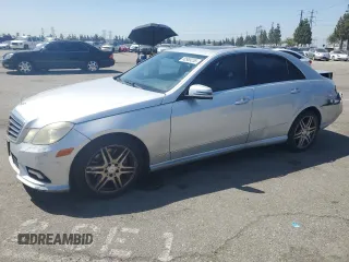 2010 Mercedes-Benz E 550 Luxury z VIN WDDHF7CB7AA121567, wystawiony jako Copart lot #60965255 z przebiegiem 175 396 mil mil oraz Szkoda całkowita • Salvage title. Historia ofert i sprzedaży dostępna na DreamBid. Obrazek 1.