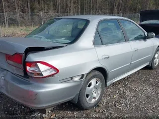 2001 Honda Accord Sdn EX w/Leather with VIN 1HGCG16591A044738, listed as a IAAI auction lot 42015929 with 225,963 mi miles. Bid and sale history available at carsss.com. Image 4.