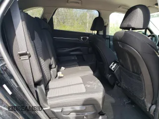 2023 Kia Sorento LX z VIN 5XYRGDLC4PG216535, wystawiony jako Copart lot #54432825 z przebiegiem 11 410 mil mil oraz Szkody całkowita. Historia ofert i sprzedaży dostępna na DreamBid. Obrazek 11.