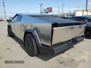 2024 Tesla Cybertruck z VIN 7G2CEHED9RA047674, wystawiony jako Copart lot #61213915 z przebiegiem 1 323 mil mil oraz Szkoda całkowita • Salvage title. Historia ofert i sprzedaży dostępna na DreamBid. Obrazek 2.