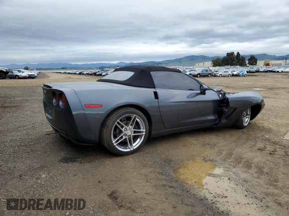 2013 Chevrolet Corvette z VIN 1G1YE3DW8D5107495, wystawiony jako Copart lot #43550355 z przebiegiem Nie podano mil oraz Szkoda całkowita • Salvage title. Historia ofert i sprzedaży dostępna na DreamBid. Obrazek 3.