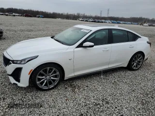 2024 Cadillac CT5 Sport z VIN 1G6DP5RK8R0130218, wystawiony jako Copart lot #45973105 z przebiegiem 6878 mil mil oraz Szkody całkowita. Historia ofert i sprzedaży dostępna na DreamBid. Obrazek 1.