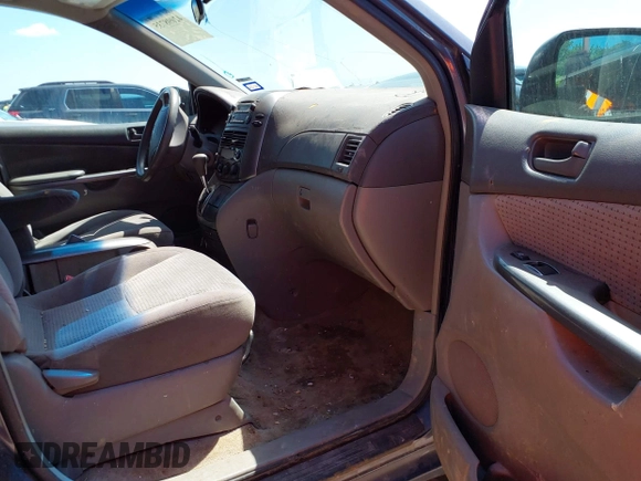 2006 Toyota Sienna CE with VIN 5TDZA23C56S471900, listed as a IAAI auction lot 42098735 with 297,983 mi miles. Bid and sale history available at carsss.com. Image 5.