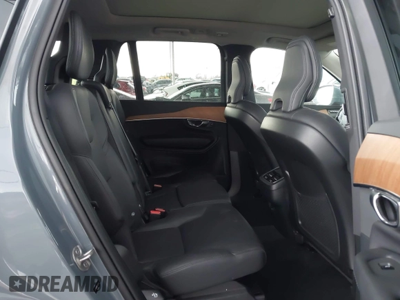 2023 Volvo XC90 Plus z VIN YV4062PN8P1989176, wystawiony jako IAAI lot #41957832 z przebiegiem 27 838 mil mil oraz . Historia ofert i sprzedaży dostępna na DreamBid. Obrazek 8.