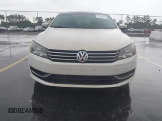 2014 Volkswagen Passat S z VIN 1VWAP7A39EC024253, wystawiony jako IAAI lot #42400664 z przebiegiem 151 628 mil mil oraz . Historia ofert i sprzedaży dostępna na DreamBid. Obrazek 6.