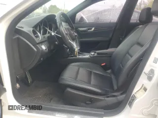 2013 Mercedes-Benz C 300 Sport с VIN WDDGF8AB8DA823681, выставлен на аукционе Copart как лот 56145985 с пробегом 112 949 миль миль и Списание • Salvage title. История ставок и продаж доступна на DreamBid. Изображение 7.