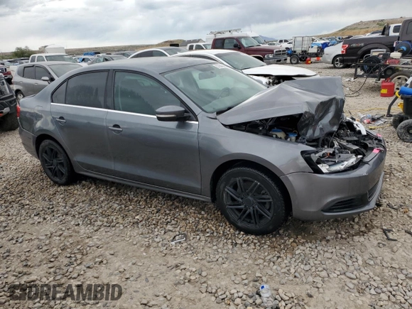 2014 Volkswagen Jetta SE z VIN 3VWD07AJ4EM239120, wystawiony jako Copart lot #57304045 z przebiegiem 183 748 mil mil oraz Szkoda całkowita • Salvage title. Historia ofert i sprzedaży dostępna na DreamBid. Obrazek 4.