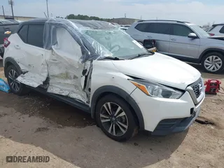 2018 Nissan Kicks SV with VIN 3N1CP5CU1JL533504, listed as a IAAI auction lot 41670961 with 74,737 mi miles. Bid and sale history available at carsss.com. Image 1.