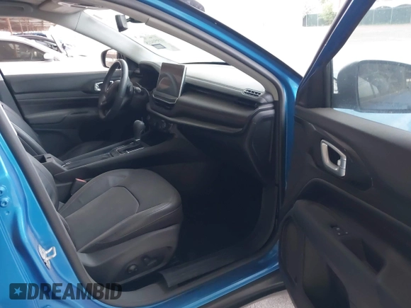 2022 Jeep Compass Trailhawk z VIN 3C4NJDDB6NT162831, wystawiony jako IAAI lot #41950418 z przebiegiem 34 762 mil mil oraz . Historia ofert i sprzedaży dostępna na DreamBid. Obrazek 5.