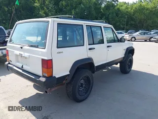 1996 Jeep Cherokee Sport z VIN 1J4FJ68S3TL226188, wystawiony jako IAAI lot #42460538 z przebiegiem 217 118 mil mil oraz . Historia ofert i sprzedaży dostępna na DreamBid. Obrazek 4.