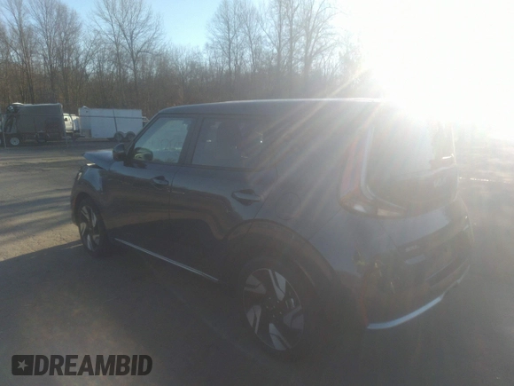 2023 Kia Soul GT-Line with VIN KNDJ53AU1P7884301, listed as a IAAI auction lot 38357515 with 15,981 mi miles. Bid and sale history available at carsss.com. Image 3.