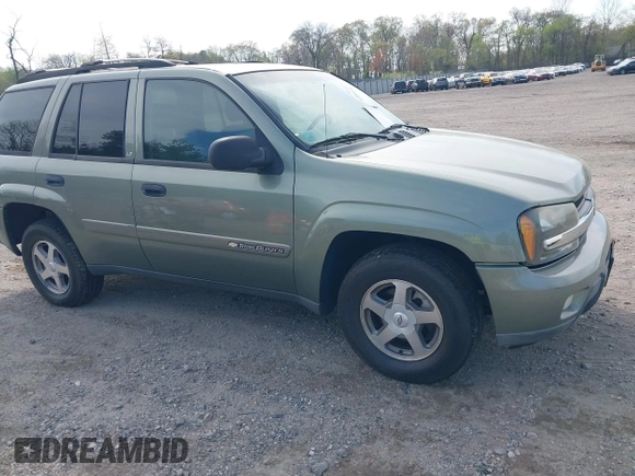 2003 Chevrolet TrailBlazer LS with VIN 1GNDT13S832378045, listed as a IAAI auction lot 42091110 with 105,807 mi miles. Bid and sale history available at carsss.com. Image 1.