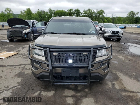 2016 Ford Police Interceptor Utility z VIN 1FM5K8AR0GGC07903, wystawiony jako Copart lot #57298705 z przebiegiem 223 695 mil mil oraz Szkody całkowita. Historia ofert i sprzedaży dostępna na DreamBid. Obrazek 5.