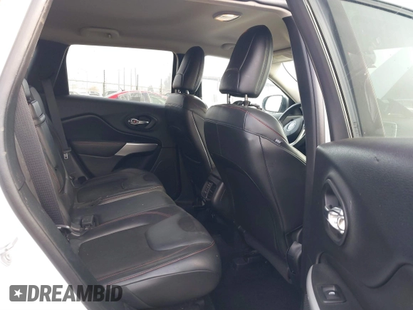 2018 Jeep Cherokee Trailhawk z VIN 1C4PJMBX8JD525945, wystawiony jako IAAI lot #41008604 z przebiegiem 111 086 mil mil oraz . Historia ofert i sprzedaży dostępna na DreamBid. Obrazek 8.