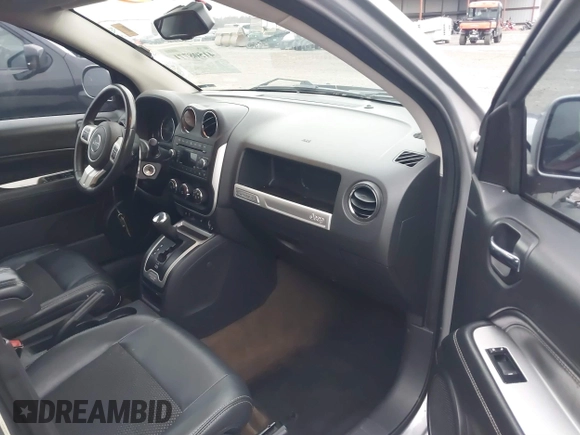 2016 Jeep Compass Latitude with VIN 1C4NJCEA2GD719694, listed as a IAAI auction lot 41508771 with 121,469 mi miles. Bid and sale history available at carsss.com. Image 5.