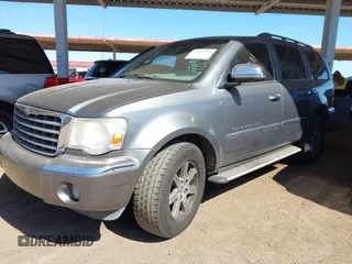 2008 Chrysler Aspen Limited z VIN 1A8HX58238F106509, wystawiony jako IAAI lot #41832209 z przebiegiem 140 335 mil mil oraz . Historia ofert i sprzedaży dostępna na DreamBid. Obrazek 2.