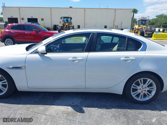 2018 Jaguar XE 25t Premium with VIN SAJAD4FX1JCP24088, listed as a IAAI auction lot 42045360 with 80,156 mi miles. Bid and sale history available at carsss.com. Image 14.