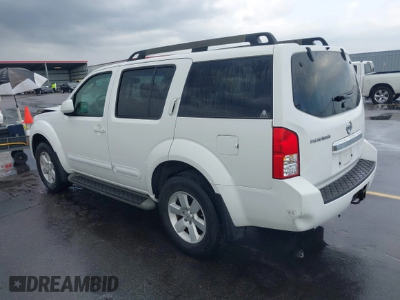 2011 Nissan Pathfinder Silver z VIN 5N1AR1NB9BC621776, wystawiony jako IAAI lot #42211612 z przebiegiem 120 640 mil mil oraz . Historia ofert i sprzedaży dostępna na DreamBid. Obrazek 3.