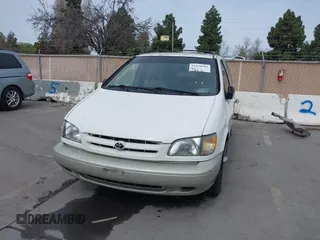1998 Toyota Sienna LE with VIN 4T3ZF13C9WU088651, listed as a IAAI auction lot 41820184 with 172,808 mi miles. Bid and sale history available at carsss.com. Image 6.