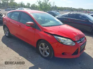 2013 Ford Focus SE with VIN 1FADP3K22DL338846, listed as a IAAI auction lot 41910575 with 200,875 mi miles. Bid and sale history available at carsss.com. Image 1.