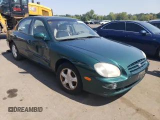 1999 Hyundai Sonata GLS with VIN KMHWF35V9XA100869, listed as a Copart auction lot 68219694 with 144,388 mi miles and Non Repairable. Bid and sale history available at carsss.com. Image 4.
