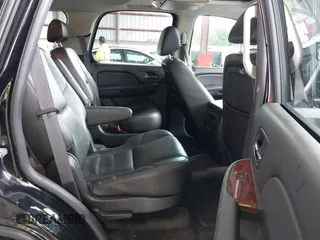 2009 Chevrolet Tahoe LTZ z VIN 1GNFK330X9R219064, wystawiony jako IAAI lot #42261154 z przebiegiem 125 511 mil mil oraz . Historia ofert i sprzedaży dostępna na DreamBid. Obrazek 8.