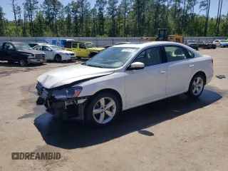 2013 Volkswagen Passat SE z VIN 1VWBH7A34DC013371, wystawiony jako Copart lot #52916115 z przebiegiem 142 766 mil mil oraz Szkoda całkowita • Salvage title. Historia ofert i sprzedaży dostępna na DreamBid. Obrazek 1.