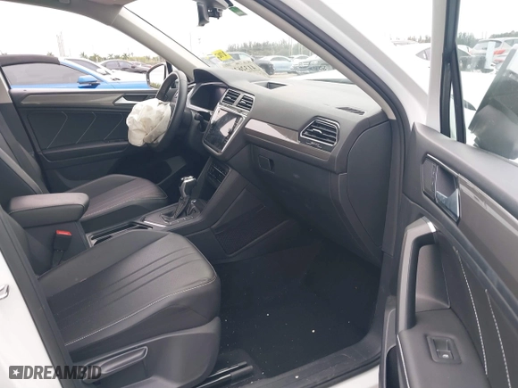 2022 Volkswagen Tiguan SE with VIN 3VV3B7AXXNM175325, listed as a IAAI auction lot 41326261 with 22,361 mi miles. Bid and sale history available at carsss.com. Image 5.