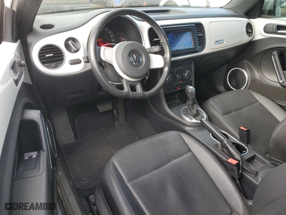 2012 Volkswagen Beetle 2.5L PZEV with VIN 3VWJP7AT7CM628377, listed as a Copart auction lot 85896624 with 75,574 mi miles and Salvage Title. Bid and sale history available at carsss.com. Image 8.