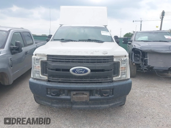 2019 Ford F-250 XL with VIN 1FT7X2B67KEC10592, listed as a IAAI auction lot 42135477 with 211,401 mi miles and . Bid and sale history available at DreamBid. Image 12.