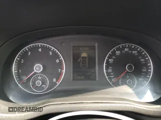 2012 Volkswagen Passat SE z VIN 1VWBM7A30CC087834, wystawiony jako Copart lot #58794095 z przebiegiem 139 044 mil mil oraz Czysty tytuł • Clean title. Historia ofert i sprzedaży dostępna na DreamBid. Obrazek 9.