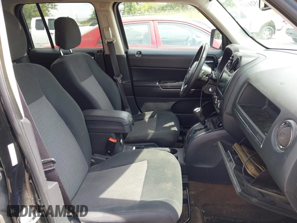 2014 Jeep Patriot Latitude z VIN 1C4NJRFB1ED761863, wystawiony jako IAAI lot #42524407 z przebiegiem 148 866 mil mil oraz . Historia ofert i sprzedaży dostępna na DreamBid. Obrazek 5.