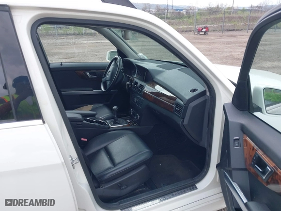 2012 Mercedes-Benz GLK-Class GLK 350 with VIN WDCGG8HB4CF863801, listed as a IAAI auction lot 42000502 with 268,732 mi miles. Bid and sale history available at carsss.com. Image 5.